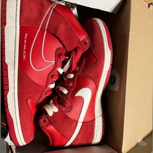 Nike Dunk High SE ‘first use’ university red